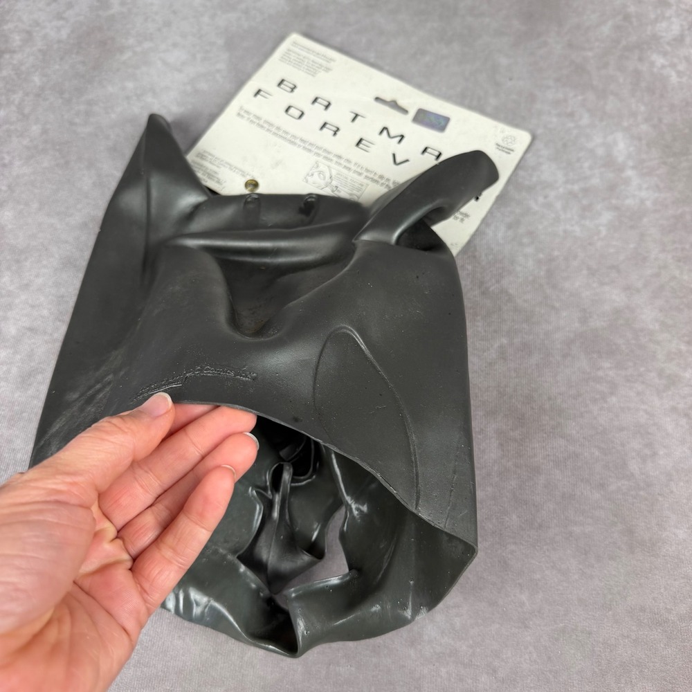 Vintage 1995 Batman Forever Mask Collegeville Imagineering Rubber Cowl DC Comics - Picture 14 of 16